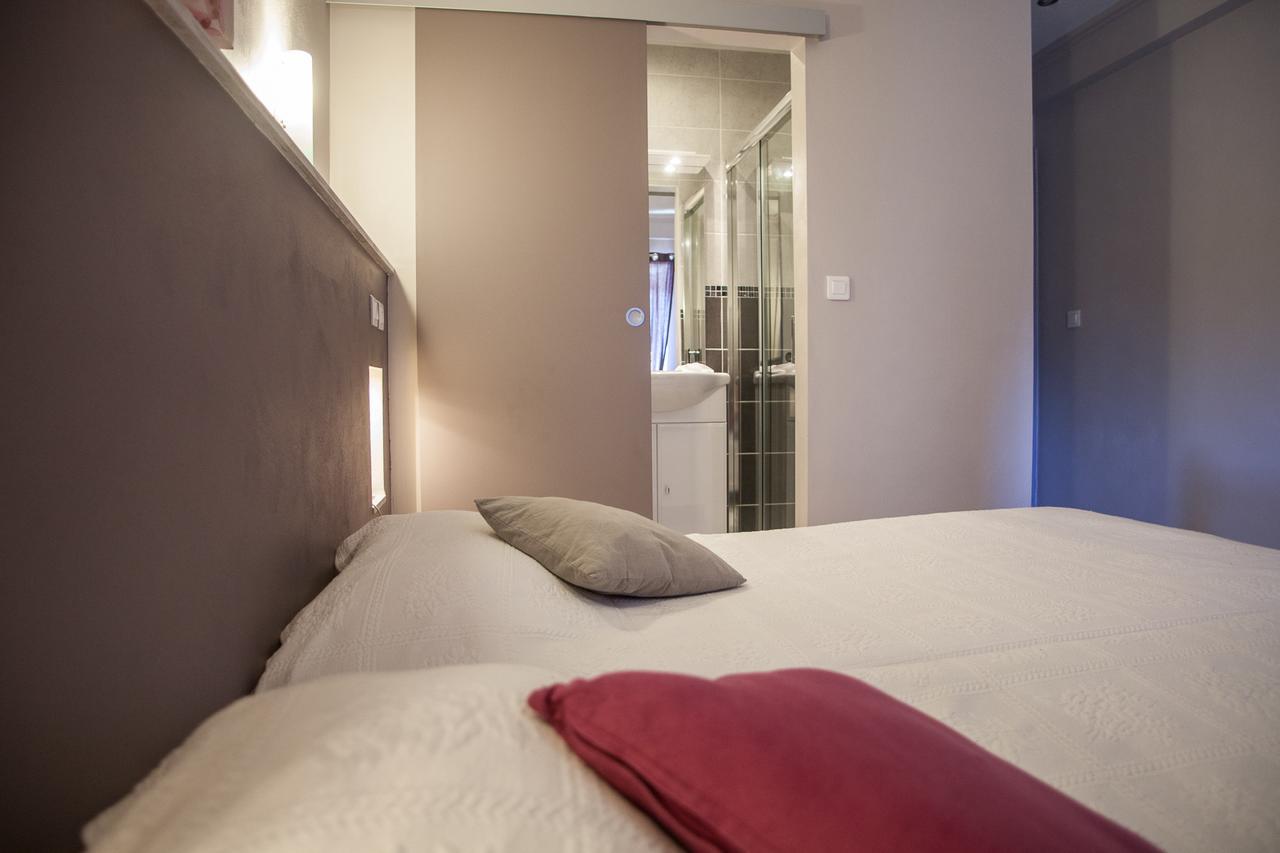 Logis Hotels - Auberge De L'Ile - Hotel 3 Etoiles Et Restaurant Creysse  Екстер'єр фото