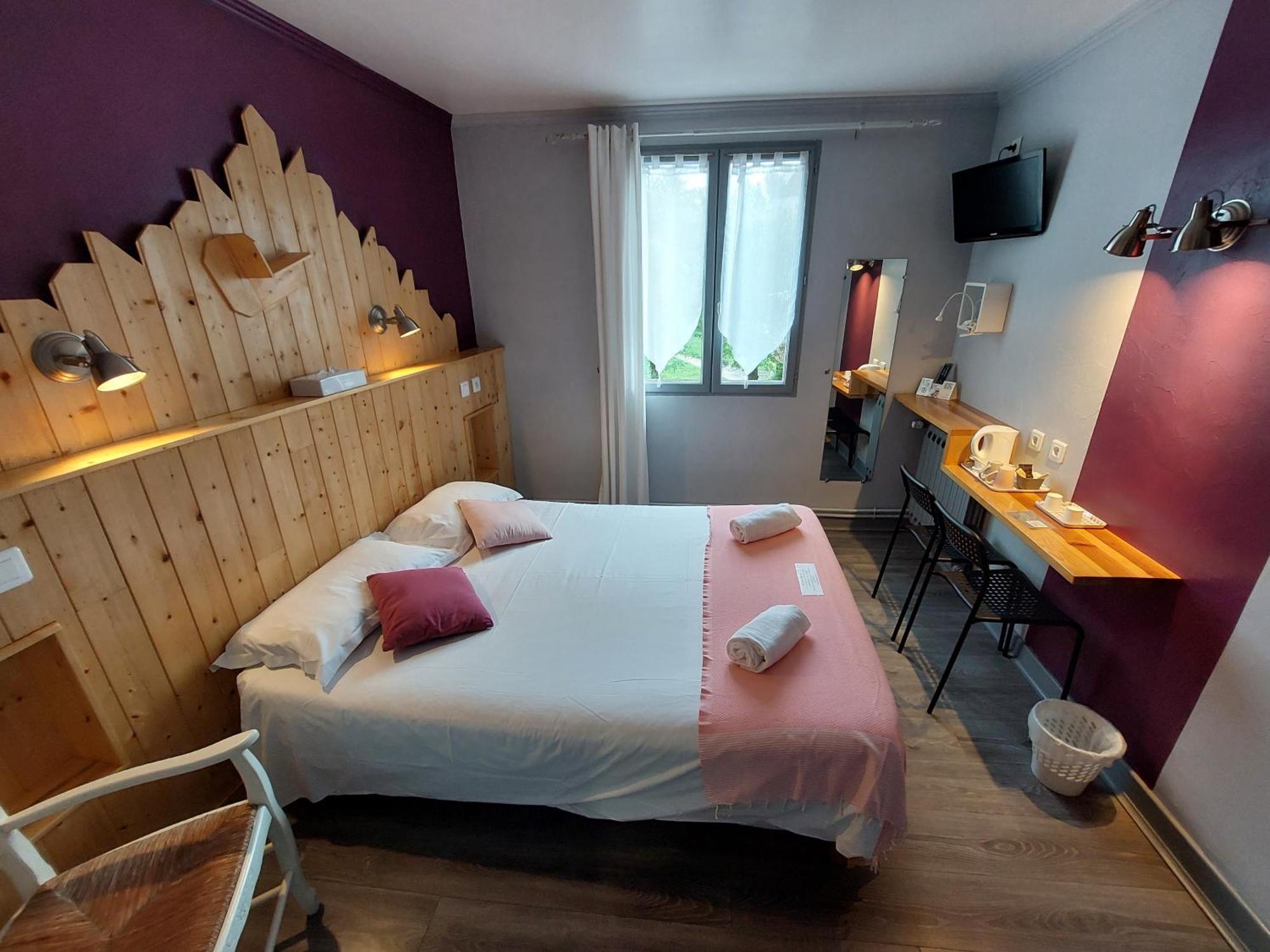 Logis Hotels - Auberge De L'Ile - Hotel 3 Etoiles Et Restaurant Creysse  Екстер'єр фото