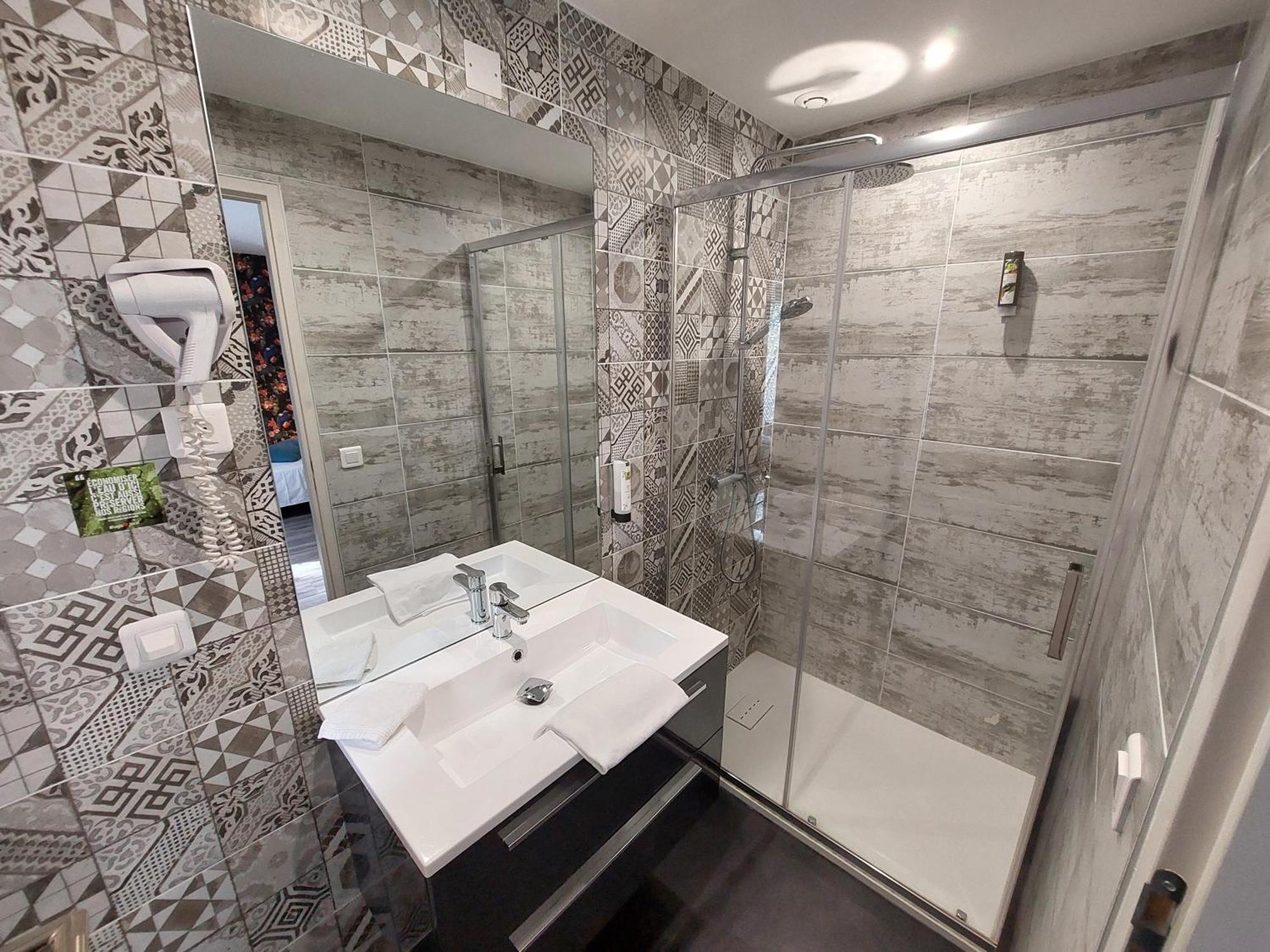 Logis Hotels - Auberge De L'Ile - Hotel 3 Etoiles Et Restaurant Creysse  Екстер'єр фото