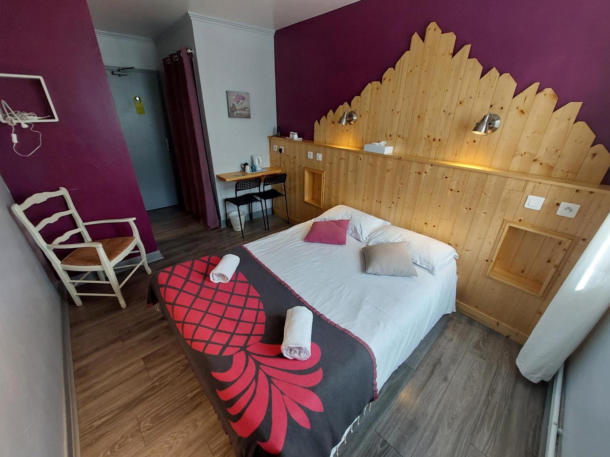 Logis Hotels - Auberge De L'Ile - Hotel 3 Etoiles Et Restaurant Creysse  Екстер'єр фото