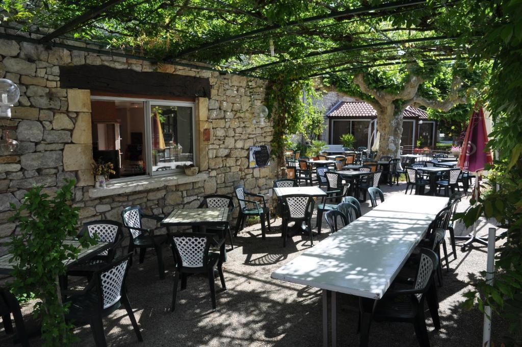 Logis Hotels - Auberge De L'Ile - Hotel 3 Etoiles Et Restaurant Creysse  Екстер'єр фото