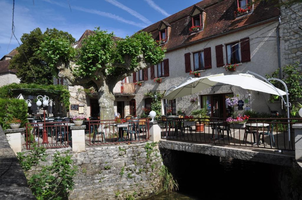 Logis Hotels - Auberge De L'Ile - Hotel 3 Etoiles Et Restaurant Creysse  Екстер'єр фото