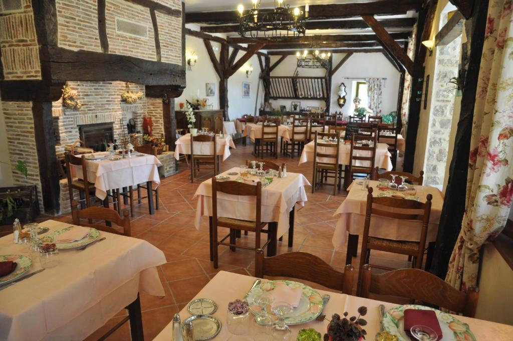Logis Hotels - Auberge De L'Ile - Hotel 3 Etoiles Et Restaurant Creysse  Екстер'єр фото