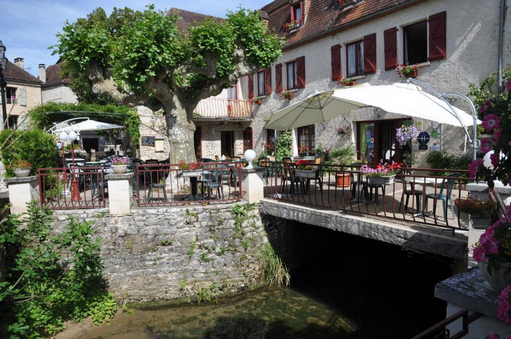 Logis Hotels - Auberge De L'Ile - Hotel 3 Etoiles Et Restaurant Creysse  Екстер'єр фото