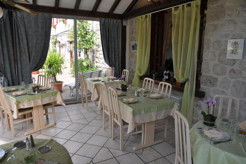 Logis Hotels - Auberge De L'Ile - Hotel 3 Etoiles Et Restaurant Creysse  Екстер'єр фото