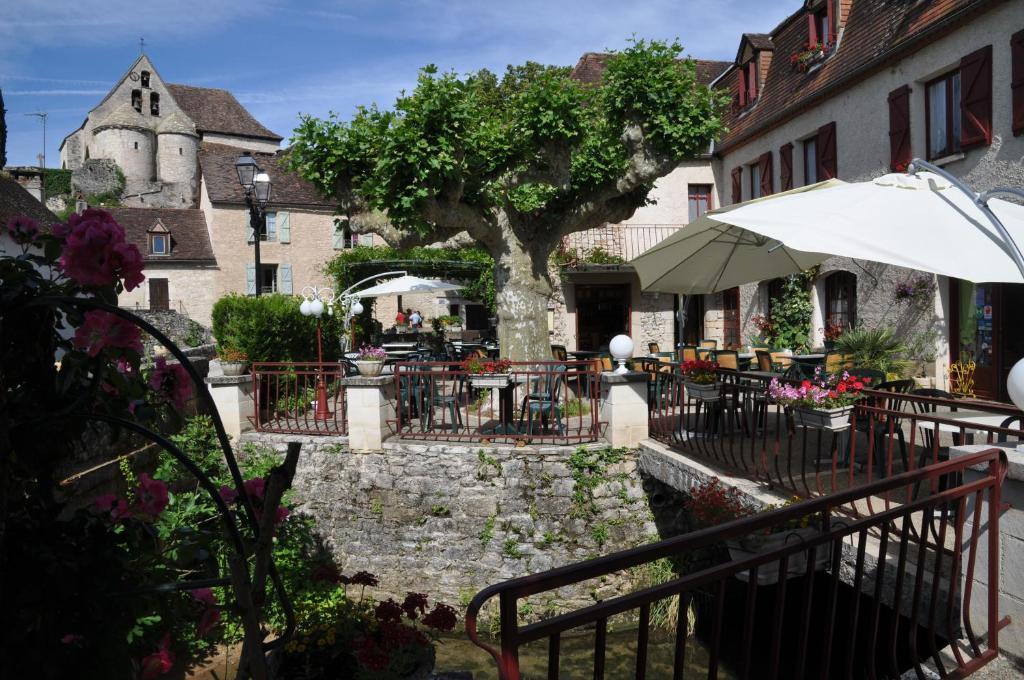 Logis Hotels - Auberge De L'Ile - Hotel 3 Etoiles Et Restaurant Creysse  Екстер'єр фото