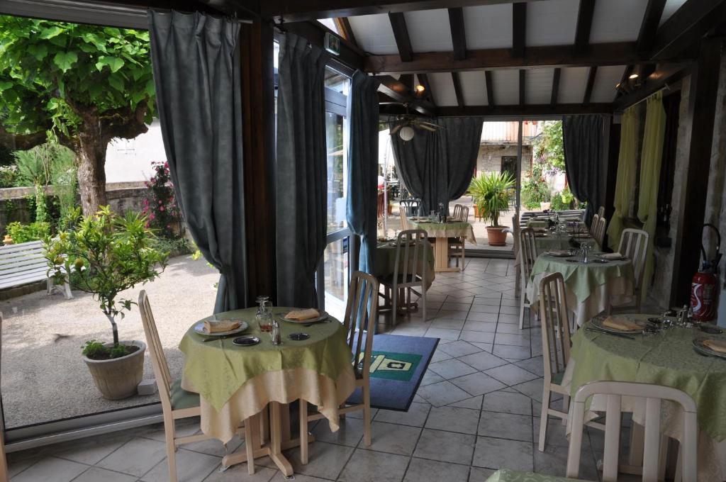 Logis Hotels - Auberge De L'Ile - Hotel 3 Etoiles Et Restaurant Creysse  Екстер'єр фото