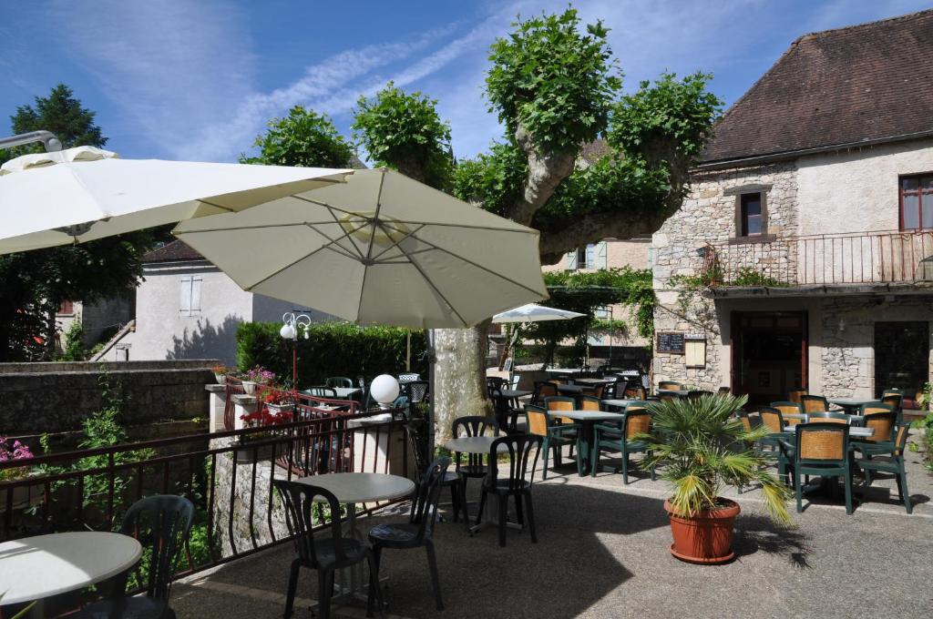 Logis Hotels - Auberge De L'Ile - Hotel 3 Etoiles Et Restaurant Creysse  Екстер'єр фото