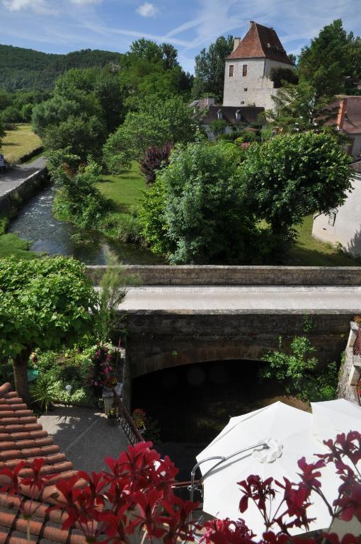 Logis Hotels - Auberge De L'Ile - Hotel 3 Etoiles Et Restaurant Creysse  Екстер'єр фото