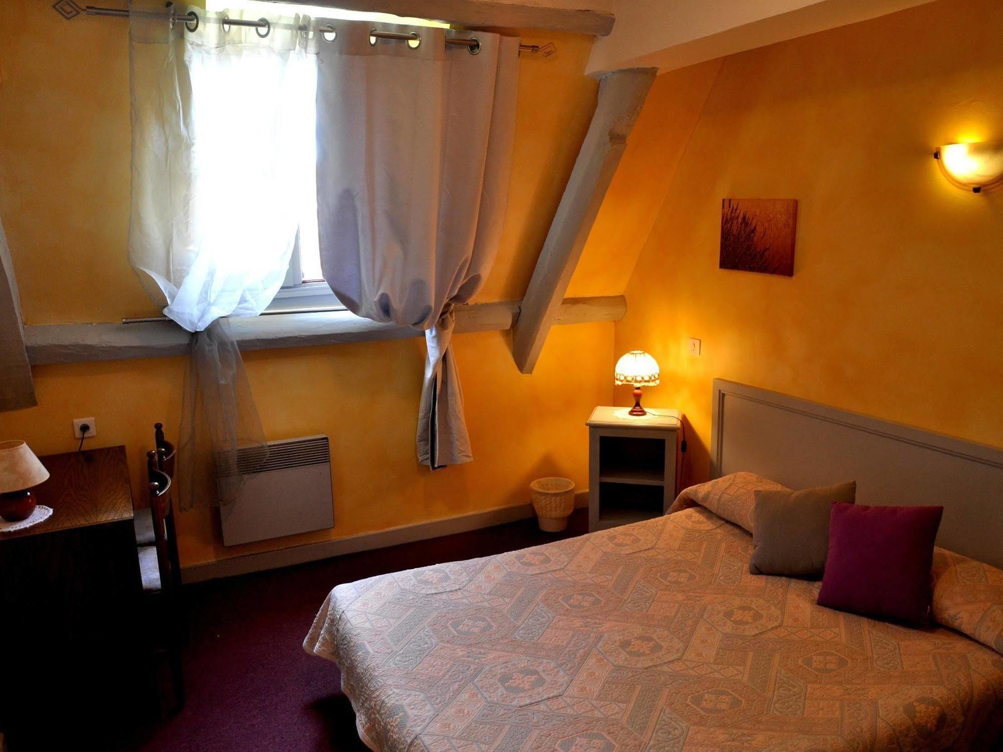Logis Hotels - Auberge De L'Ile - Hotel 3 Etoiles Et Restaurant Creysse  Екстер'єр фото
