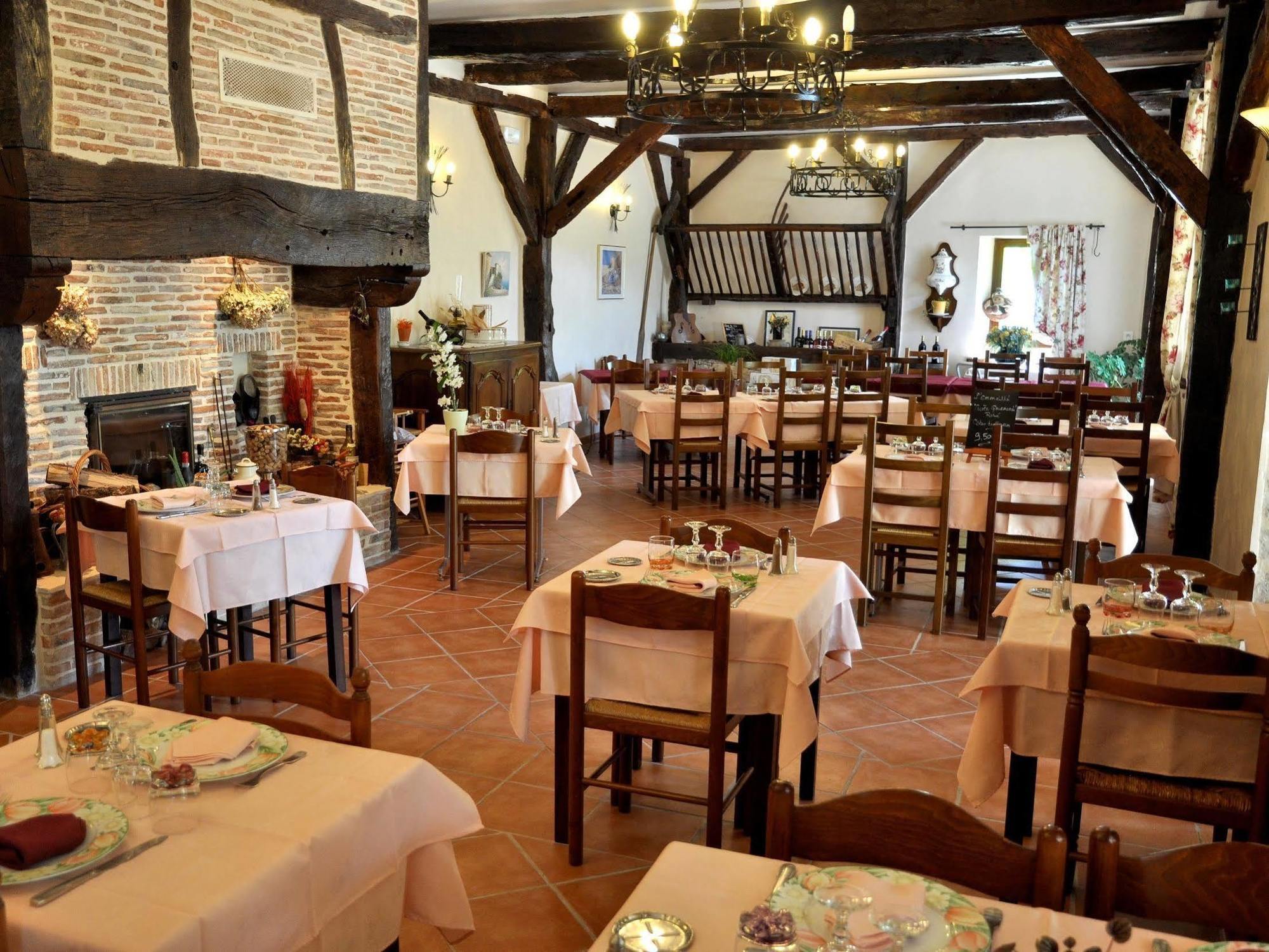 Logis Hotels - Auberge De L'Ile - Hotel 3 Etoiles Et Restaurant Creysse  Екстер'єр фото