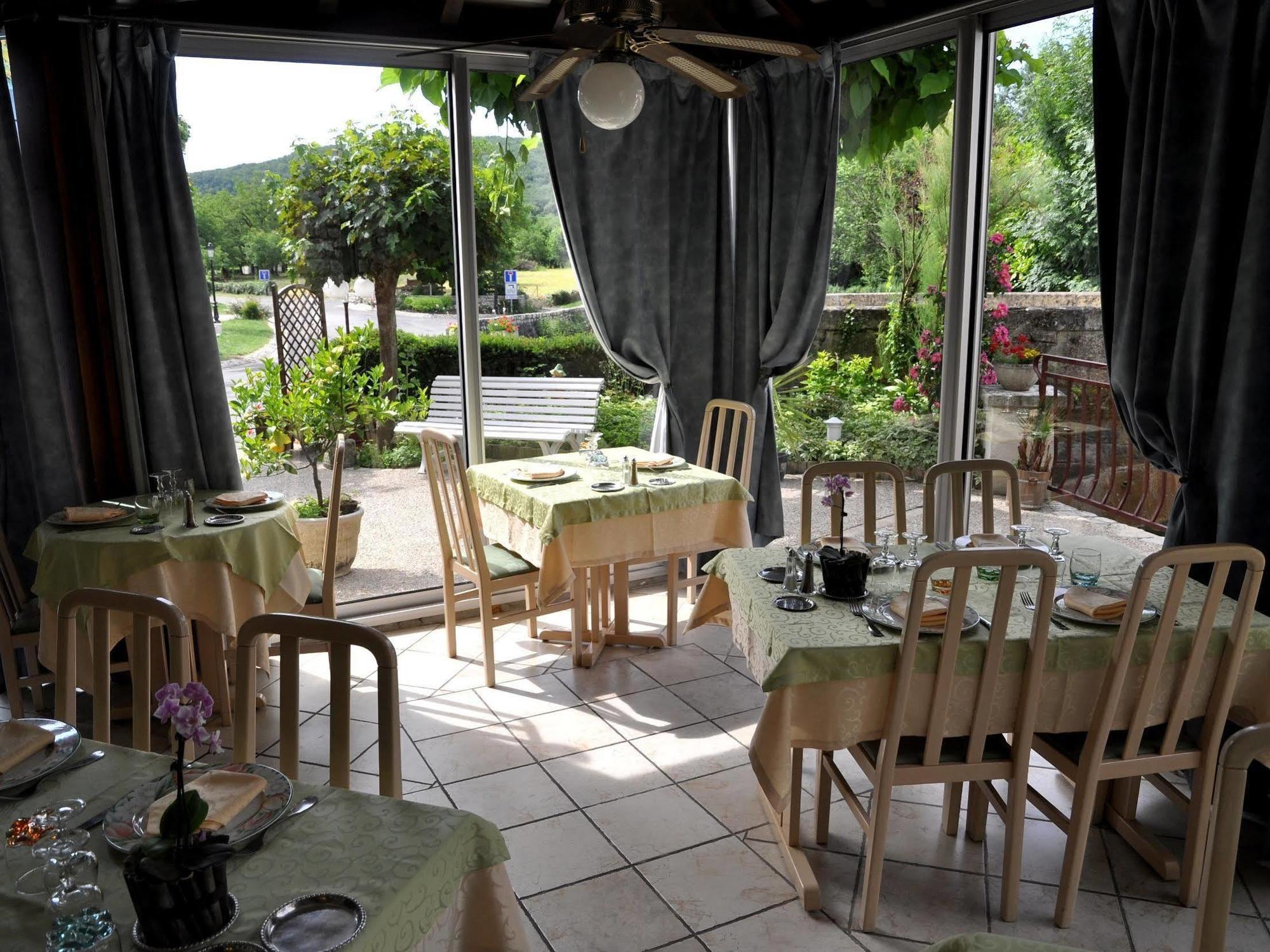 Logis Hotels - Auberge De L'Ile - Hotel 3 Etoiles Et Restaurant Creysse  Екстер'єр фото