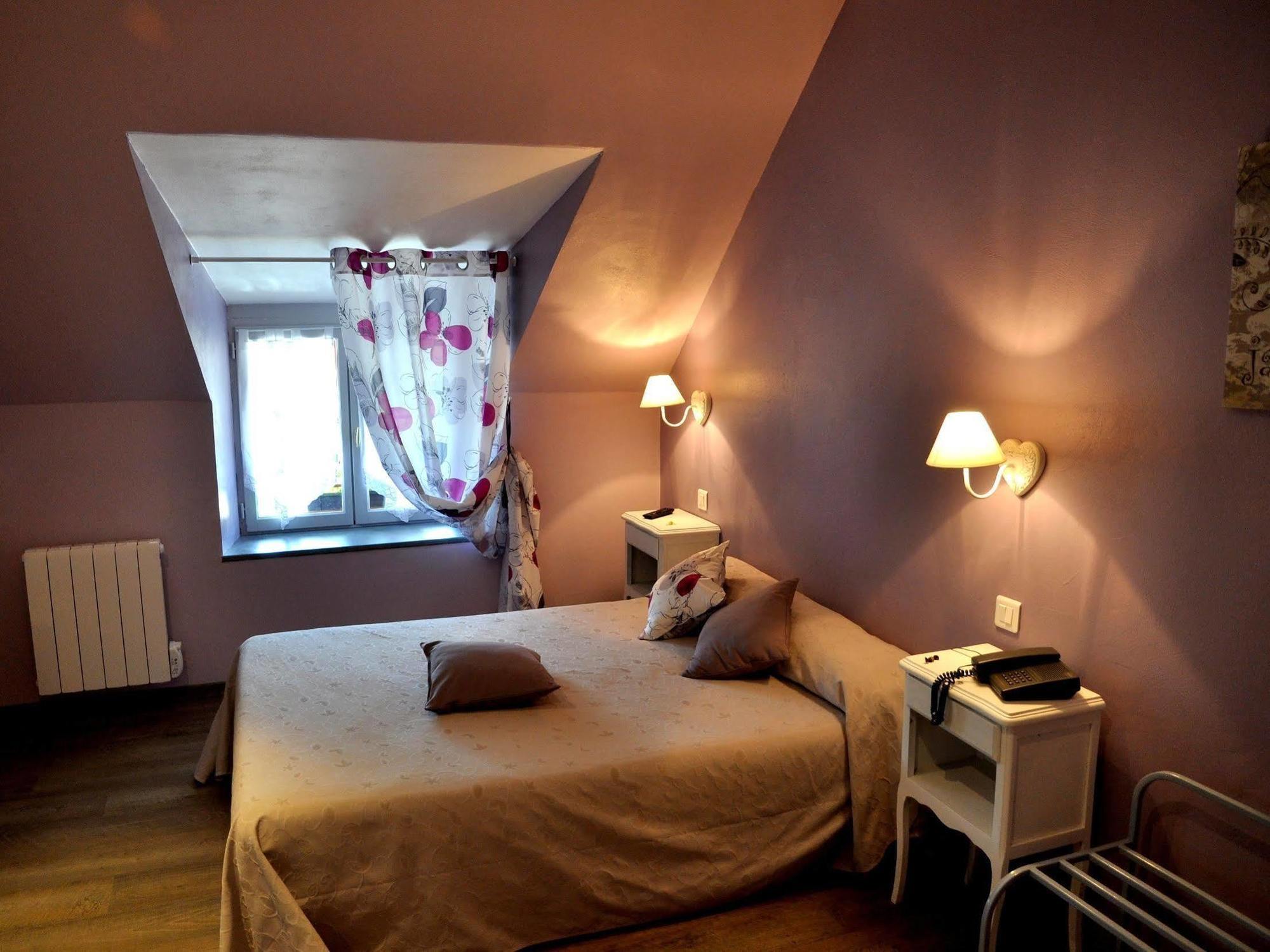 Logis Hotels - Auberge De L'Ile - Hotel 3 Etoiles Et Restaurant Creysse  Екстер'єр фото