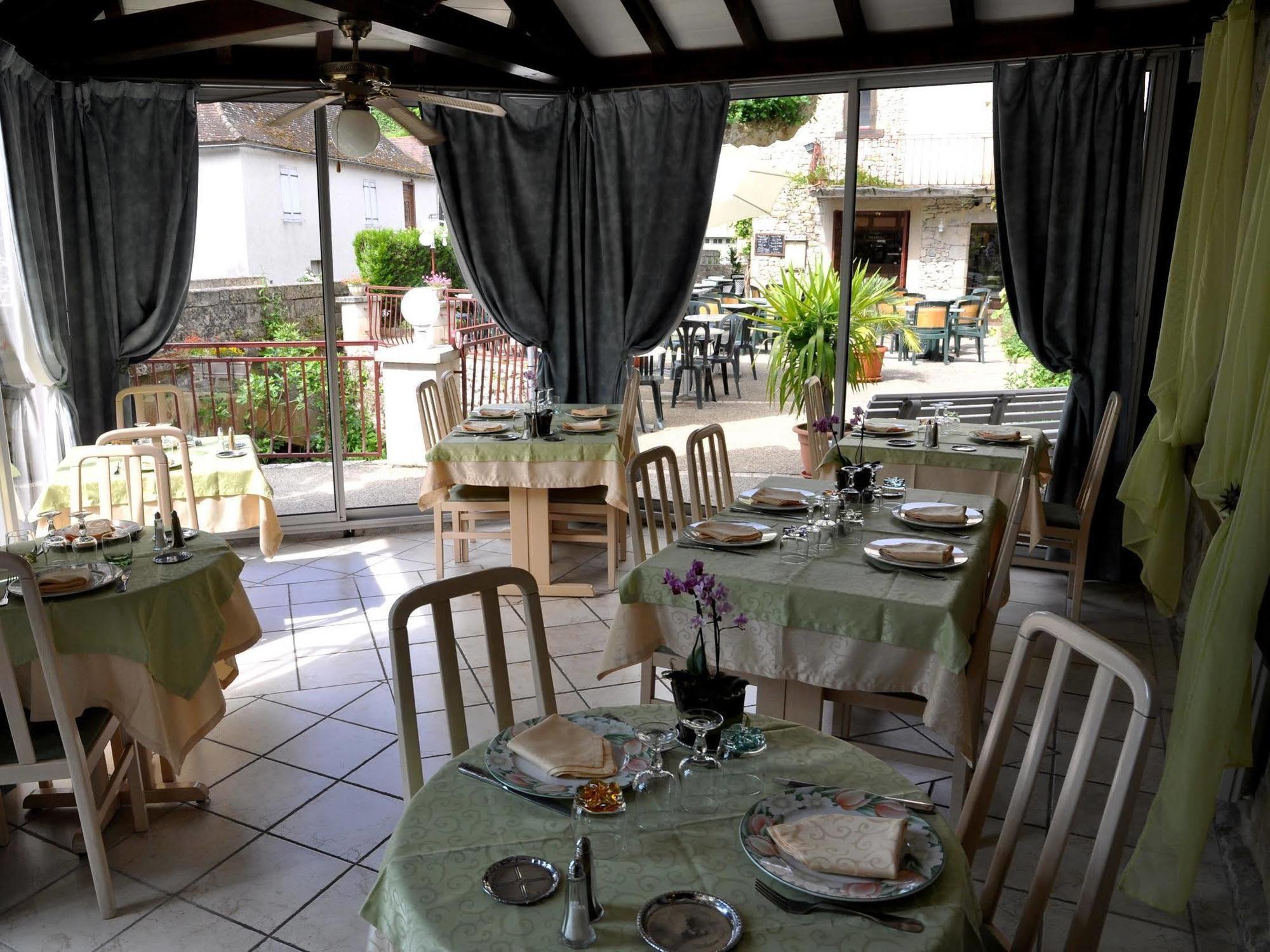 Logis Hotels - Auberge De L'Ile - Hotel 3 Etoiles Et Restaurant Creysse  Екстер'єр фото