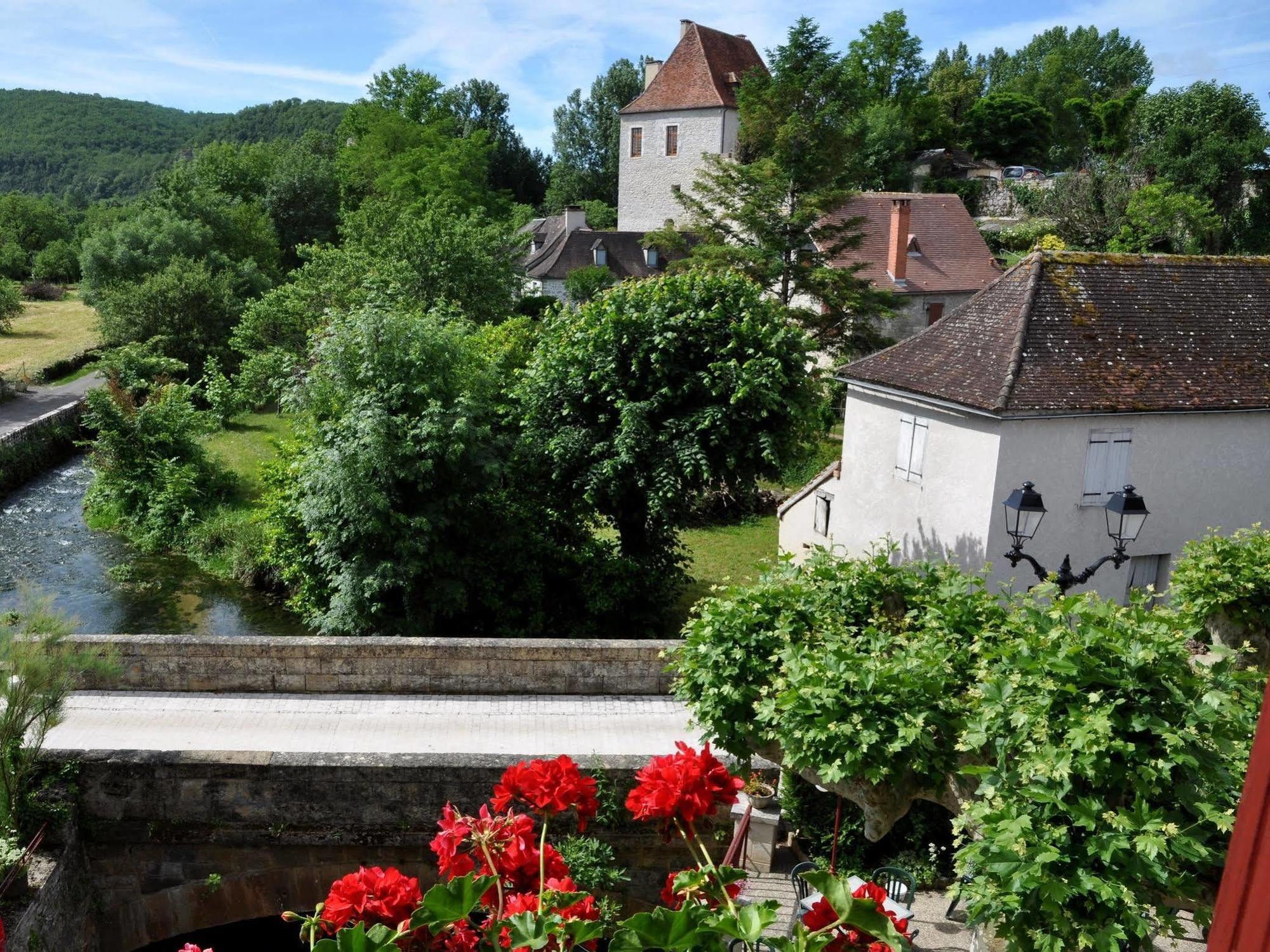 Logis Hotels - Auberge De L'Ile - Hotel 3 Etoiles Et Restaurant Creysse  Екстер'єр фото