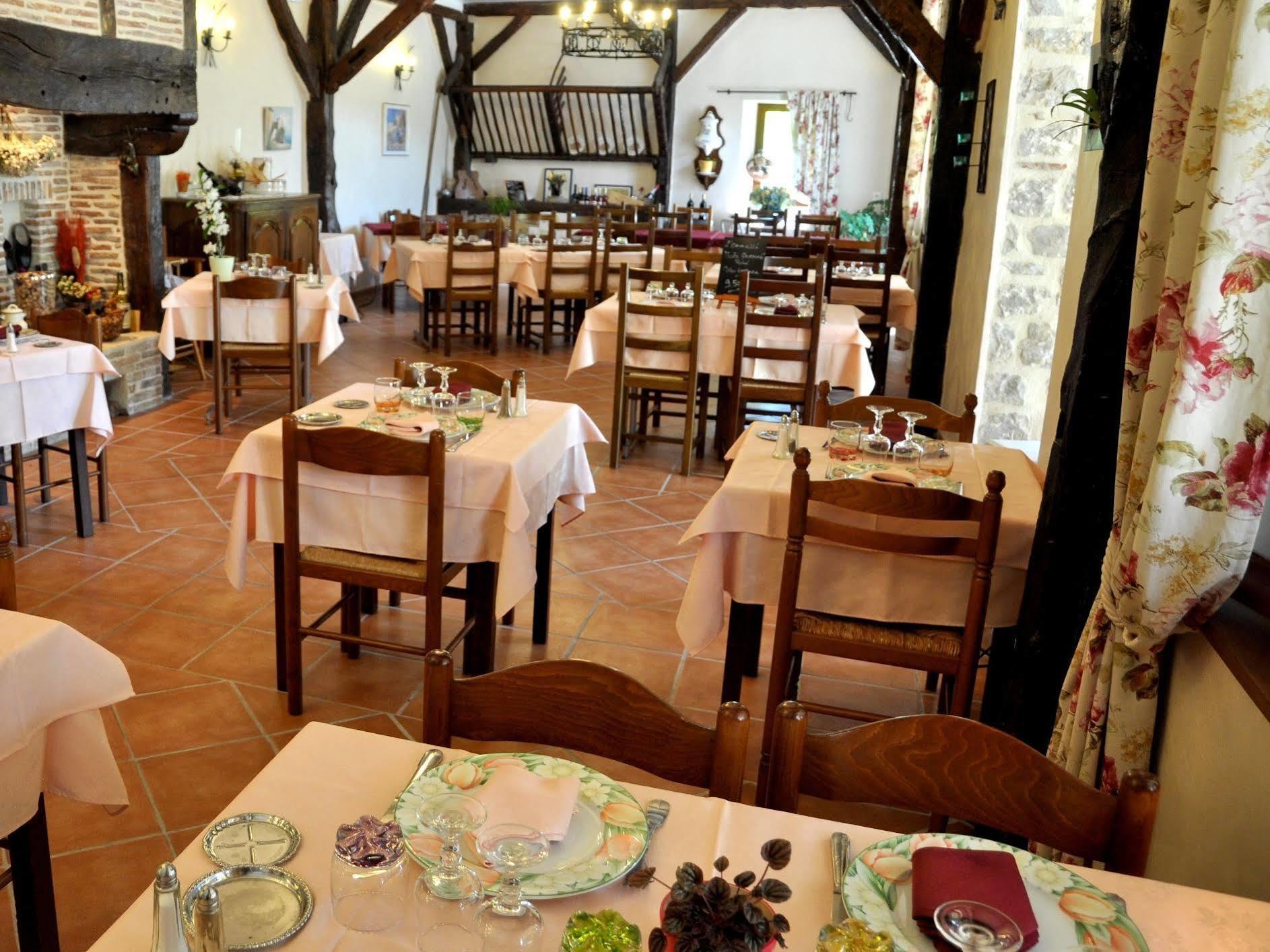 Logis Hotels - Auberge De L'Ile - Hotel 3 Etoiles Et Restaurant Creysse  Екстер'єр фото